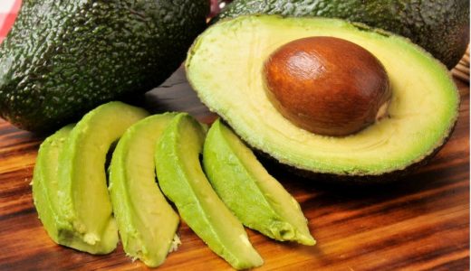 アボカド カビの見分け方と食べても大丈夫な判断基準